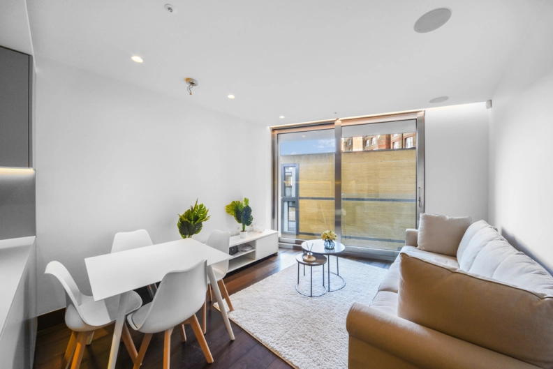 1 bedroom apartments/flats to sale in Kings Gate Walk, Belgravia-image 2