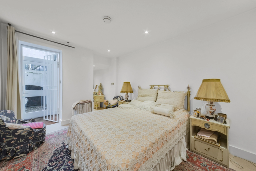 2 bedrooms apartments/flats for sale in Lexham Gardens, Kensington - W8 view 5