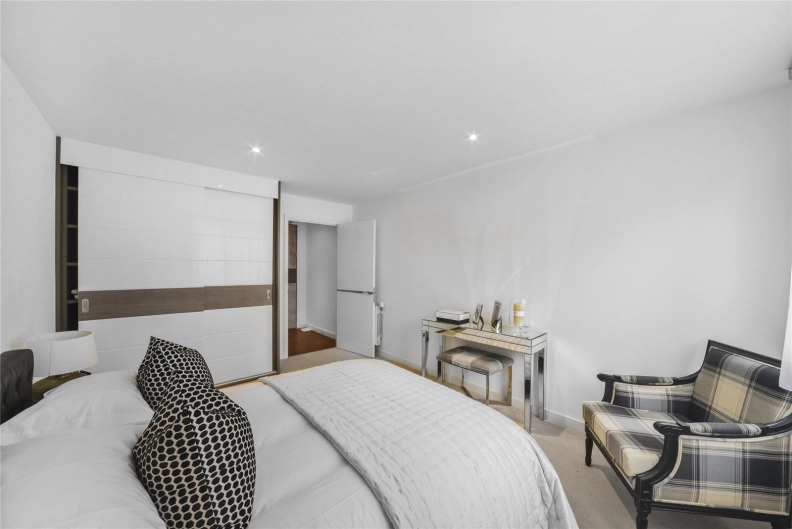 1 bedroom apartments/flats to sale in Whiting Way, Surrey Quays-image 5