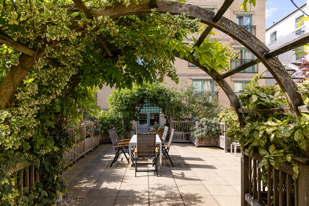 2 bedrooms apartments/flats for sale in Westbourne Grove, Notting Hill - W2 view 1