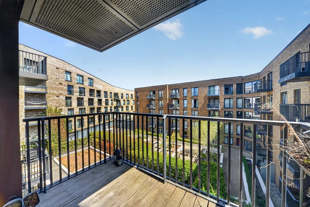 3 bedrooms apartments/flats for sale in Whiting Way, Surrey Quays - SE16 view 4