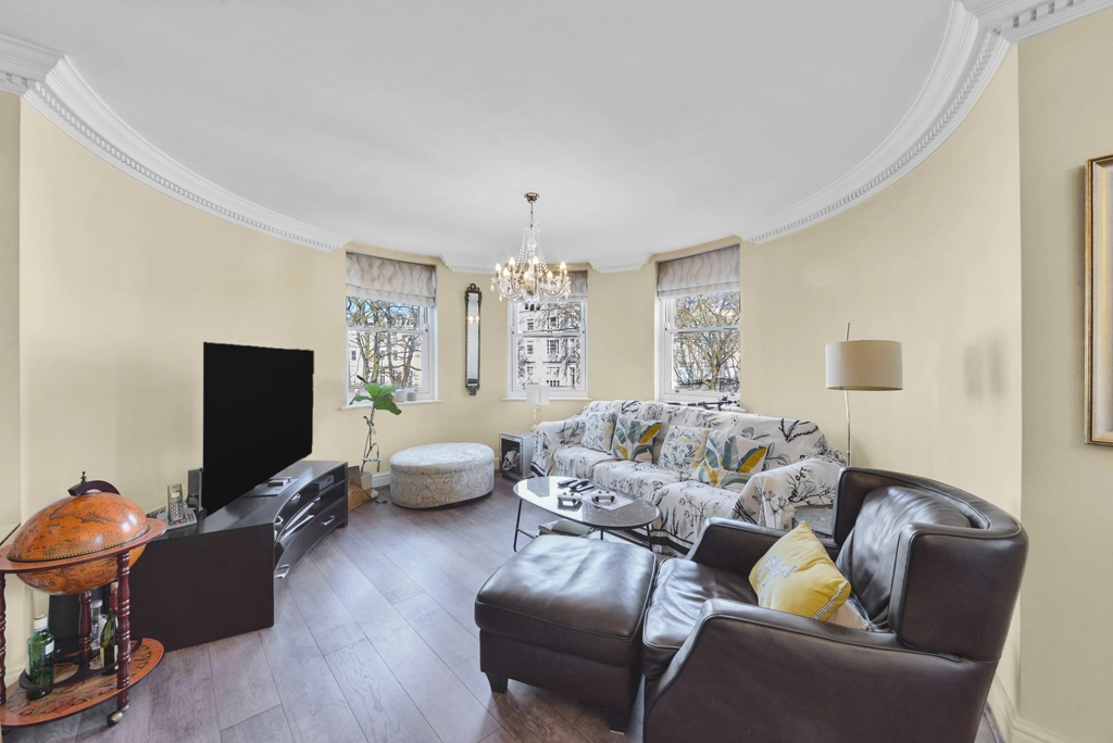2 bedrooms apartments/flats for sale in Holland Park Avenue, Holland Park - W11 view 2