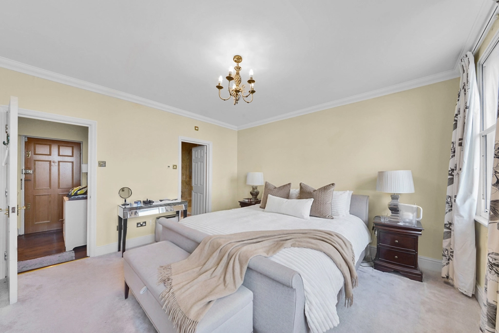 2 bedrooms apartments/flats for sale in Holland Park Avenue, Holland Park - W11 view 10