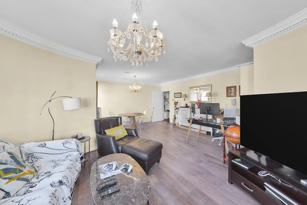 2 bedrooms apartments/flats for sale in Holland Park Avenue, Holland Park - W11 view 9