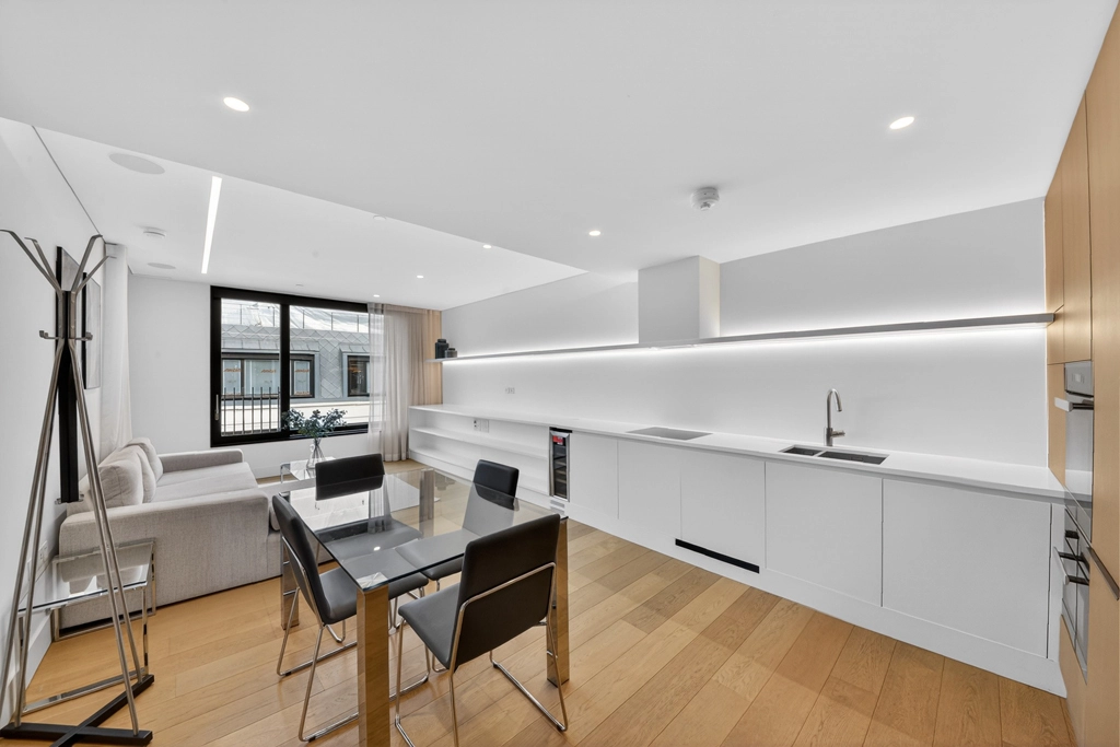 1 bedroom apartments/flats for sale in Rathbone Place, Marylebone - W1T view 2