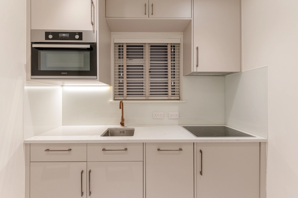 1 bedroom apartments/flats for sale in Vicarage Gate, Kensington - W8 view 4