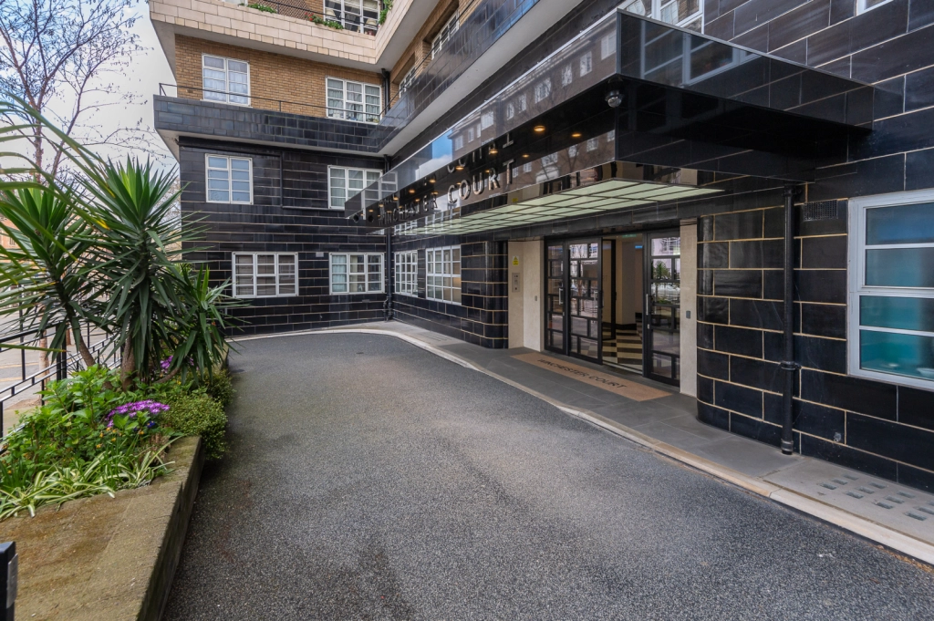 1 bedroom apartments/flats for sale in Vicarage Gate, Kensington - W8 view 7