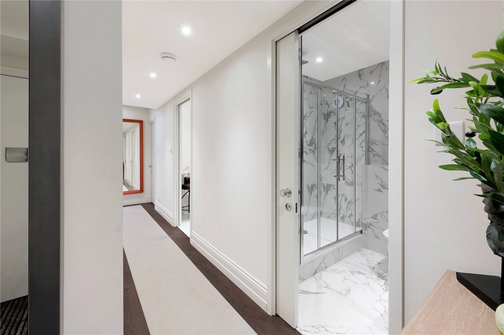 1 bedroom apartments/flats for sale in Vicarage Gate, Kensington - W8 view 11