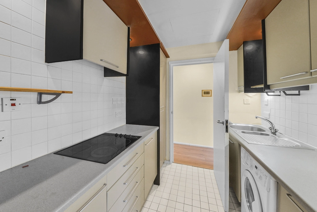 2 bedrooms apartments/flats for sale in Cromwell Road, Kensington - SW7 view 3