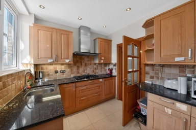 Edgware Road, Marylebone - W2 view 3