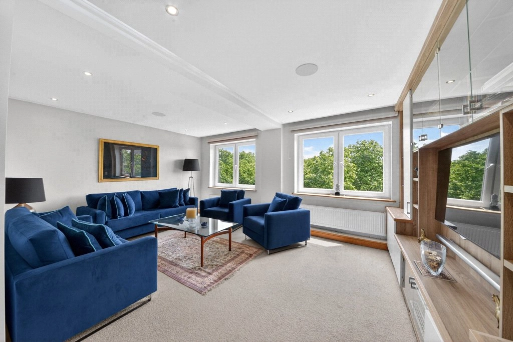 3 bedrooms apartments/flats for sale in Piccadilly, Westminster - W1J view 2