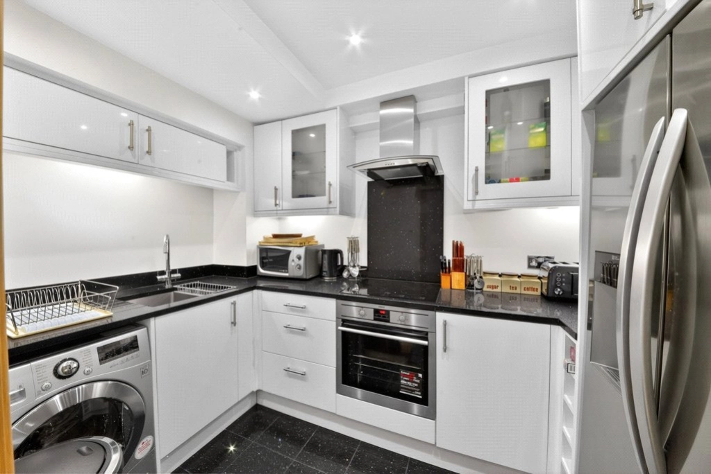 3 bedrooms apartments/flats for sale in Piccadilly, Westminster - W1J view 4