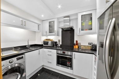 Piccadilly, Westminster - W1J view 4