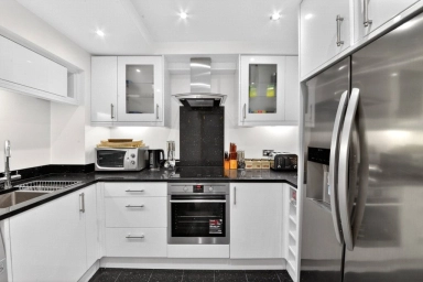 Piccadilly, Westminster - W1J view 13