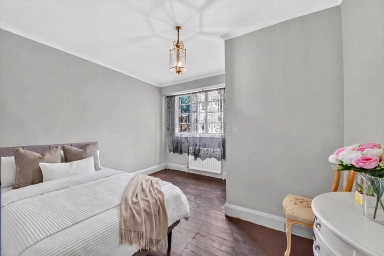Sloane Avenue, Chelsea - SW3 view 2