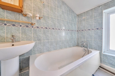 Oakdale Road, Leytonstone - E11 view 6