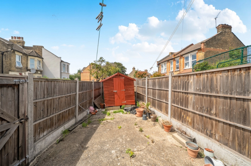 2 bedrooms apartments/flats for sale in Oakdale Road, Leytonstone - E11 view 7