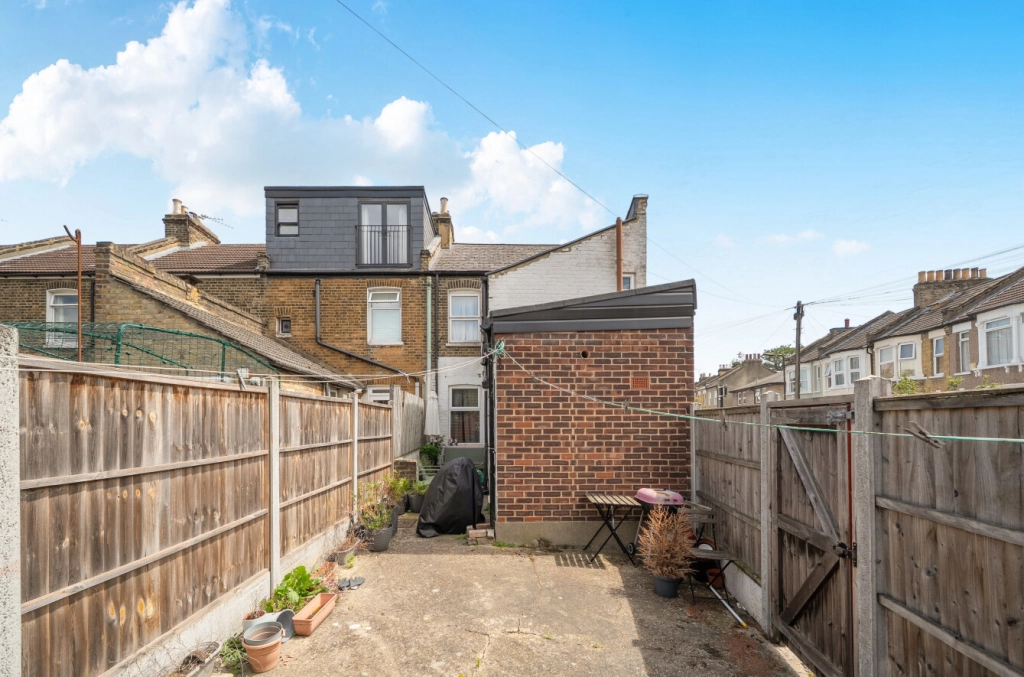 2 bedrooms apartments/flats for sale in Oakdale Road, Leytonstone - E11 view 13