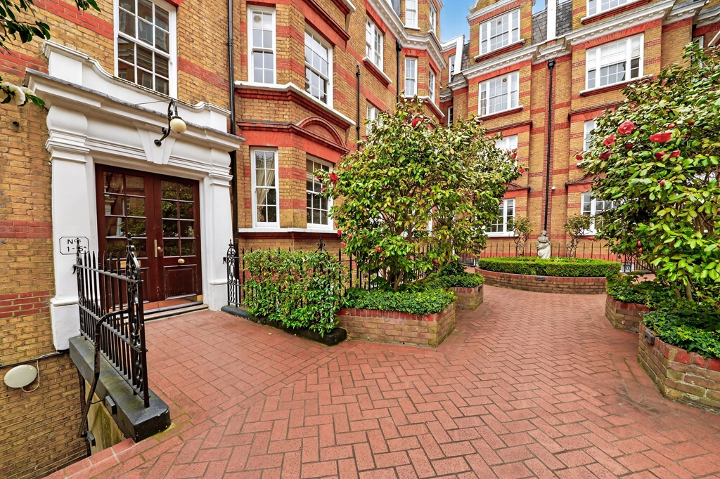 3 bedrooms apartments/flats for sale in Kensington Church Street, Kensington - W8 view 15