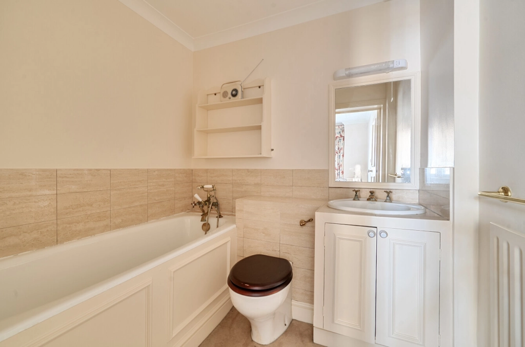 3 bedrooms apartments/flats for sale in Kensington Church Street, Kensington - W8 view 13