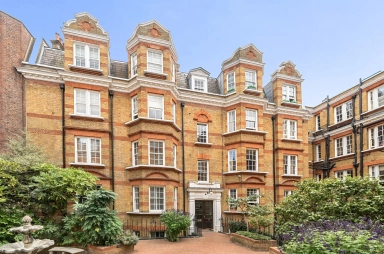 Kensington Church Street, Kensington - W8 view 1