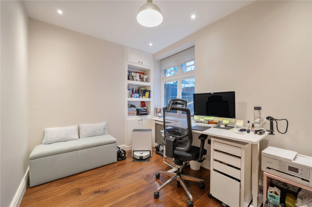 4 bedrooms apartments/flats for sale in Abingdon Villas, London - W8 view 33