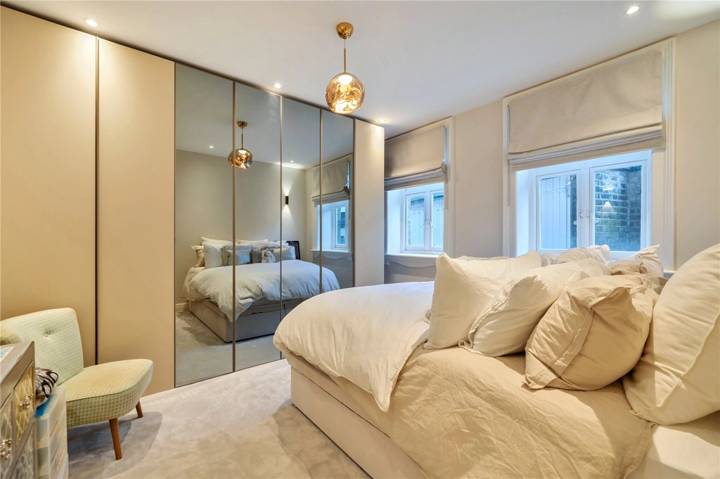 4 bedrooms apartments/flats for sale in Abingdon Villas, London - W8 view 34