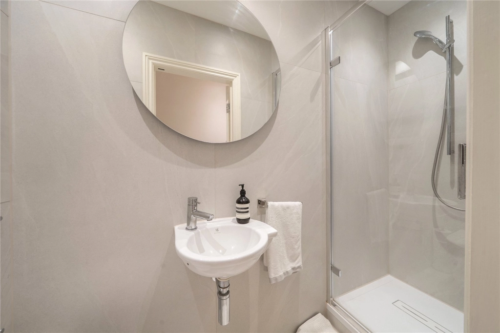 4 bedrooms apartments/flats for sale in Abingdon Villas, London - W8 view 37
