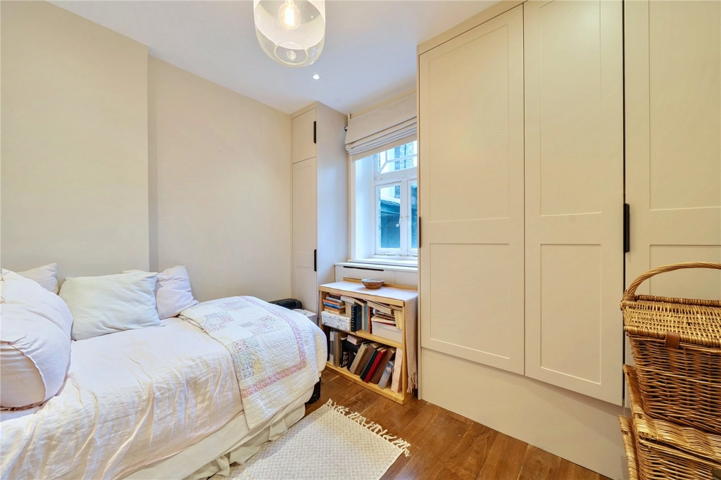4 bedrooms apartments/flats for sale in Abingdon Villas, London - W8 view 44