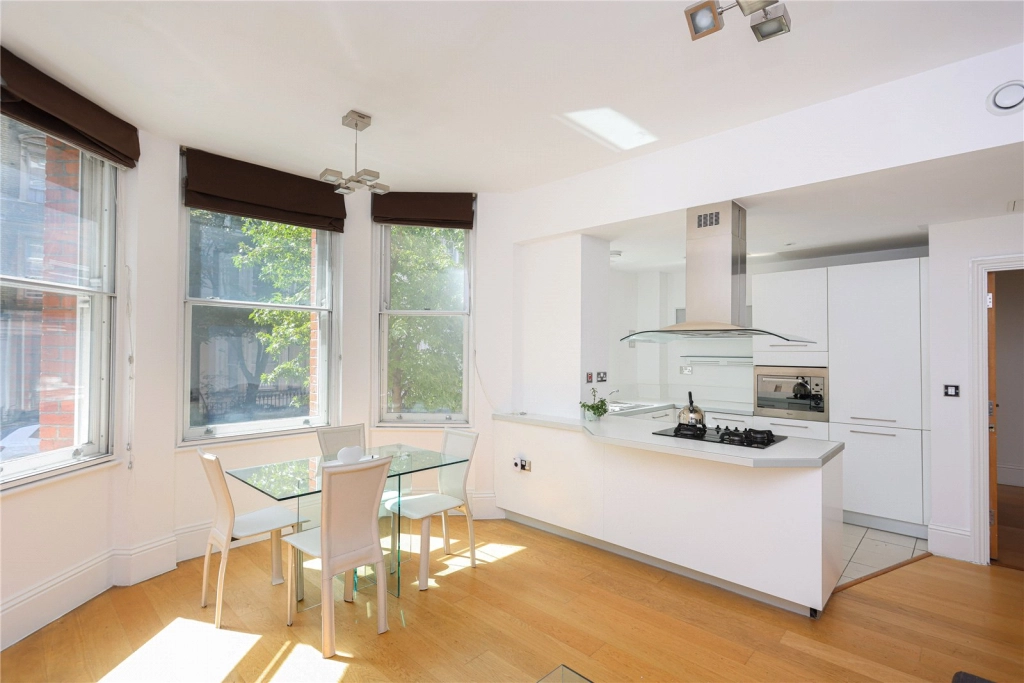 Studio apartments/flats for sale in Nevern Square - SW5 view 4