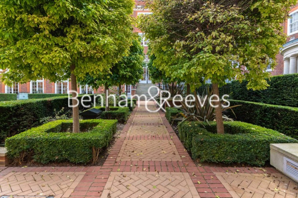 3 bedrooms apartments/flats for sale in Duchess Of Bedfords Walk - W8 view 2