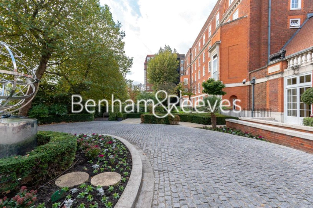 3 bedrooms apartments/flats for sale in Duchess Of Bedfords Walk - W8 view 4