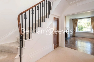 Duchess Of Bedfords Walk - W8 view 19