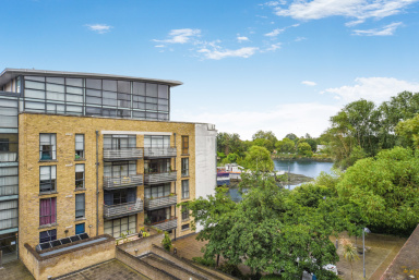 Ferry Lane, Brentford TW8 image 1