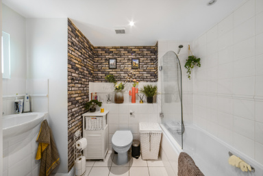 Ferry Lane, Brentford TW8 image 6