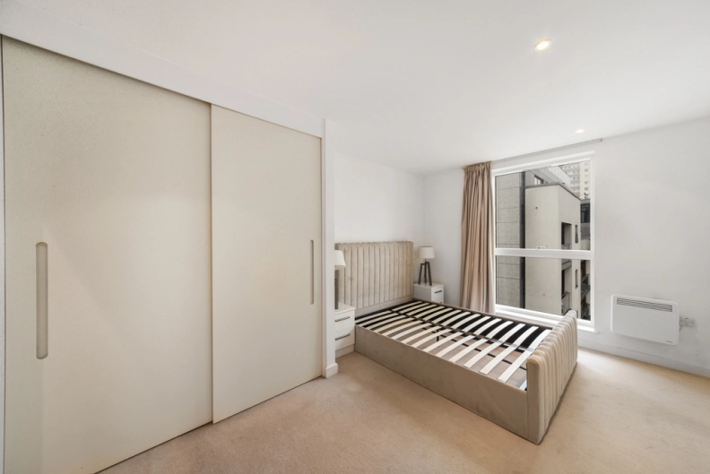 2 bedrooms apartments/flats to sale in Pump House Crescent, Brentford-image 3
