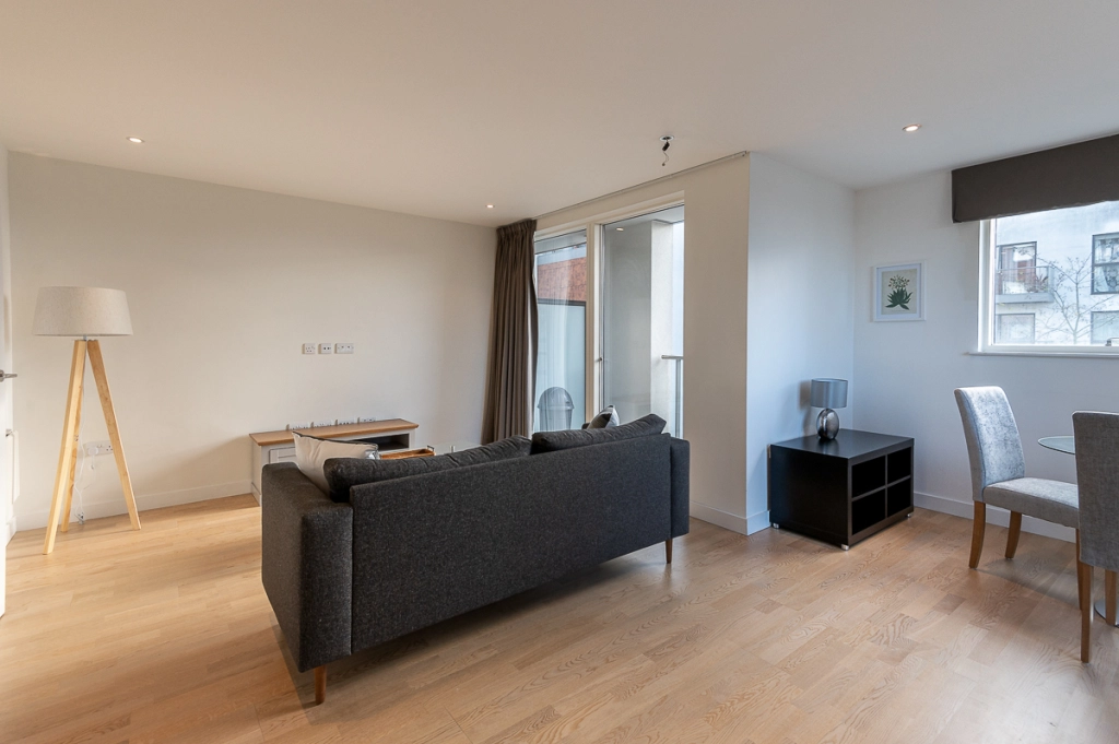 1 bedroom apartments/flats for sale in Pump House Crescent, Brentford - TW8 view 4