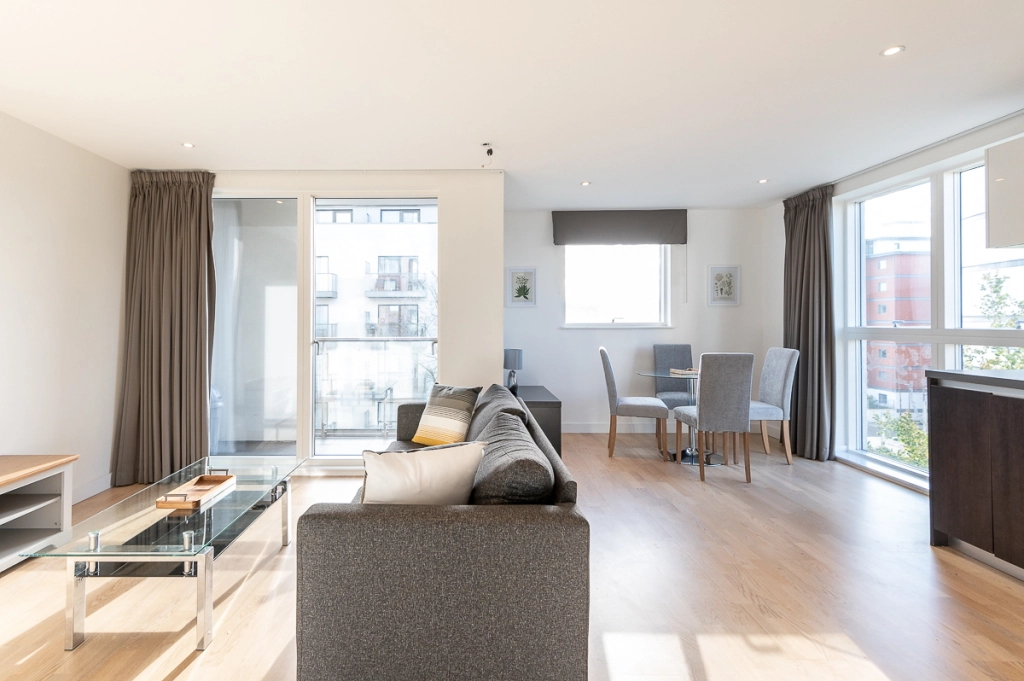 1 bedroom apartments/flats for sale in Pump House Crescent, Brentford - TW8 view 7