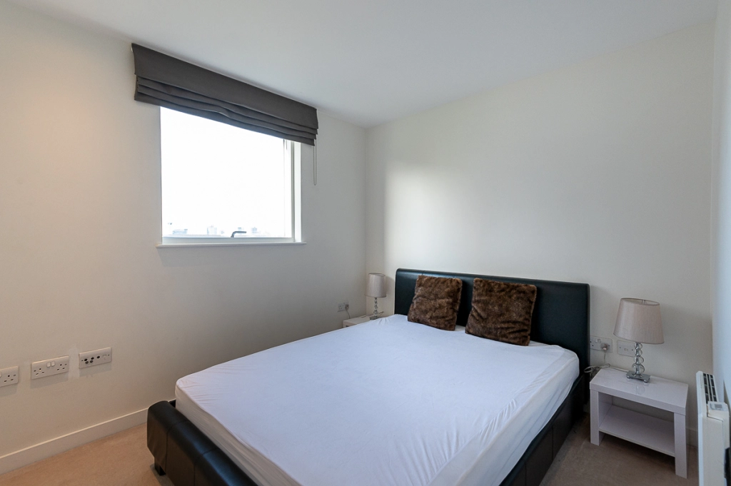 1 bedroom apartments/flats for sale in Pump House Crescent, Brentford - TW8 view 6