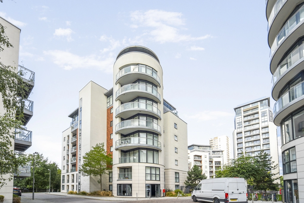 1 bedroom apartments/flats for sale in Pump House Crescent, Brentford - TW8 view 1