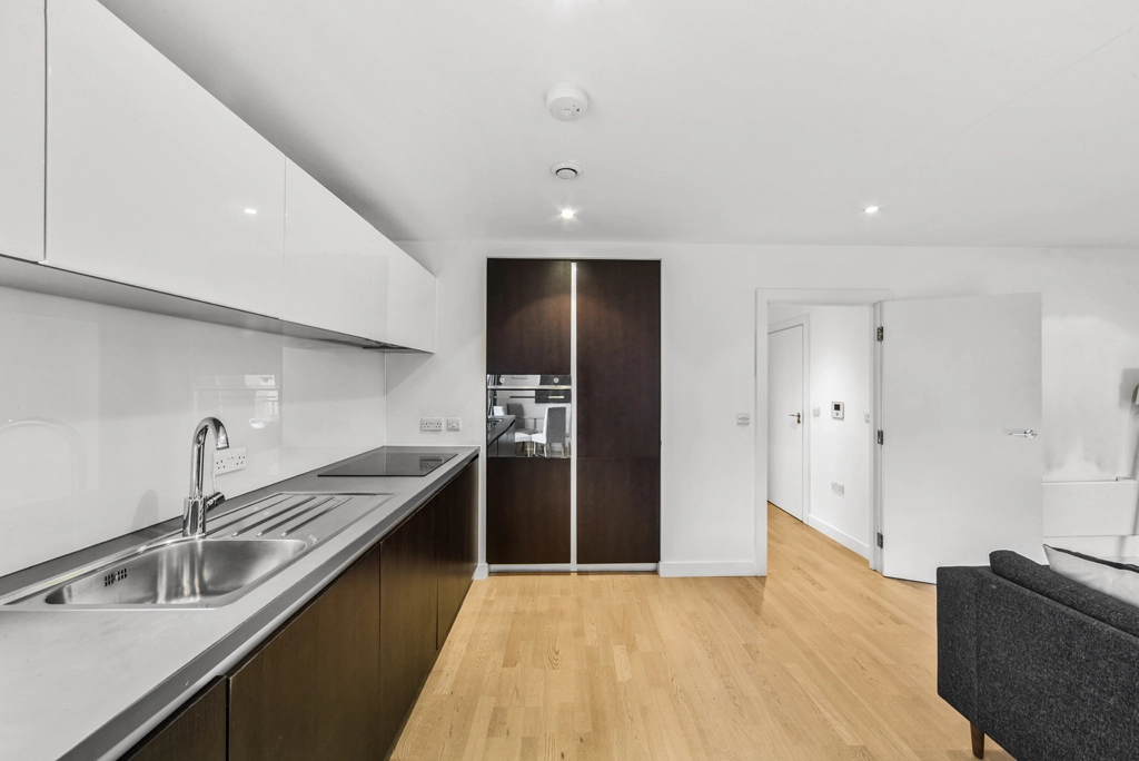 1 bedroom apartments/flats for sale in Pump House Crescent, Brentford - TW8 view 15