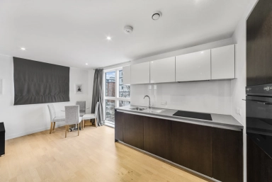 Pump House Crescent, Brentford - TW8 view 5