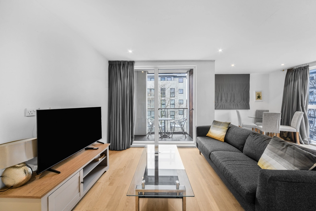 1 bedroom apartments/flats for sale in Pump House Crescent, Brentford - TW8 view 4