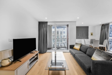 Pump House Crescent, Brentford - TW8 view 4