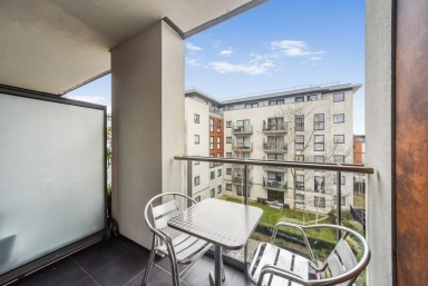 Pump House Crescent, Brentford - TW8 view 9