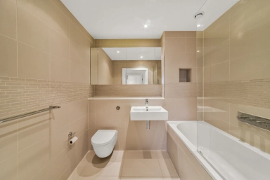 Pump House Crescent, Brentford - TW8 view 7