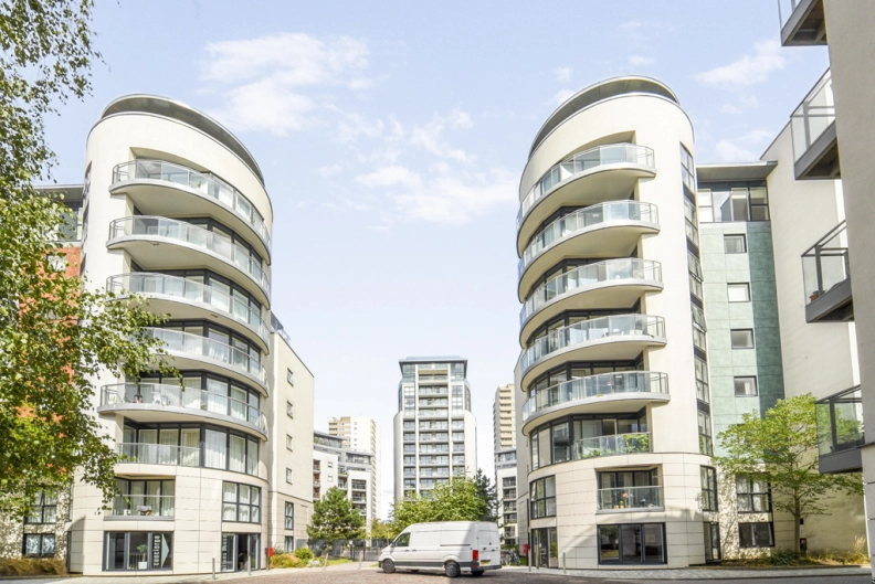 1 bedroom apartments/flats to sale in Pump House Crescent, Brentford-image 1
