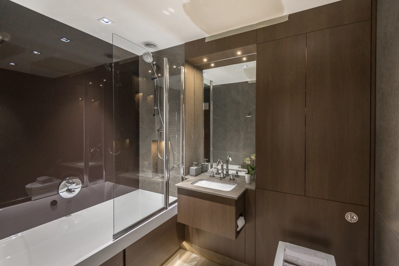 2 bedrooms apartments/flats for sale in Kew Bridge Road, Brentford - TW8 view 6