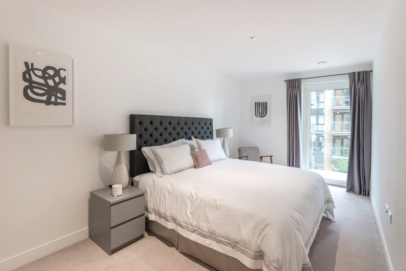 2 bedrooms apartments/flats for sale in Kew Bridge Road, Brentford - TW8 view 5