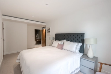 Kew Bridge Road, Brentford - TW8 view 9